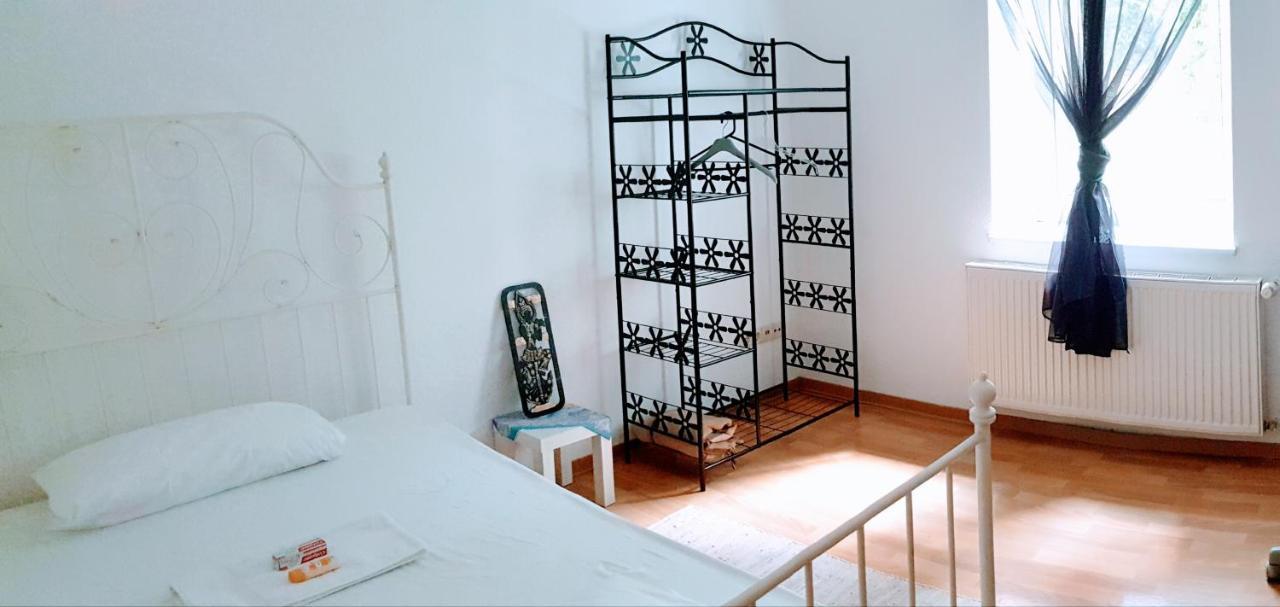 Budget Rooms In Halle With Shared Bathroom, Free Wifi, Netflix & Ipad Kültér fotó