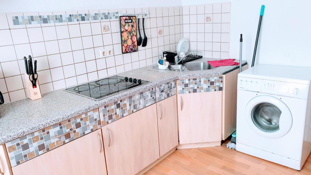Budget Rooms In Halle With Shared Bathroom, Free Wifi, Netflix & Ipad Kültér fotó