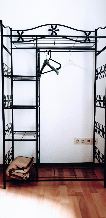 Budget Rooms In Halle With Shared Bathroom, Free Wifi, Netflix & Ipad Kültér fotó