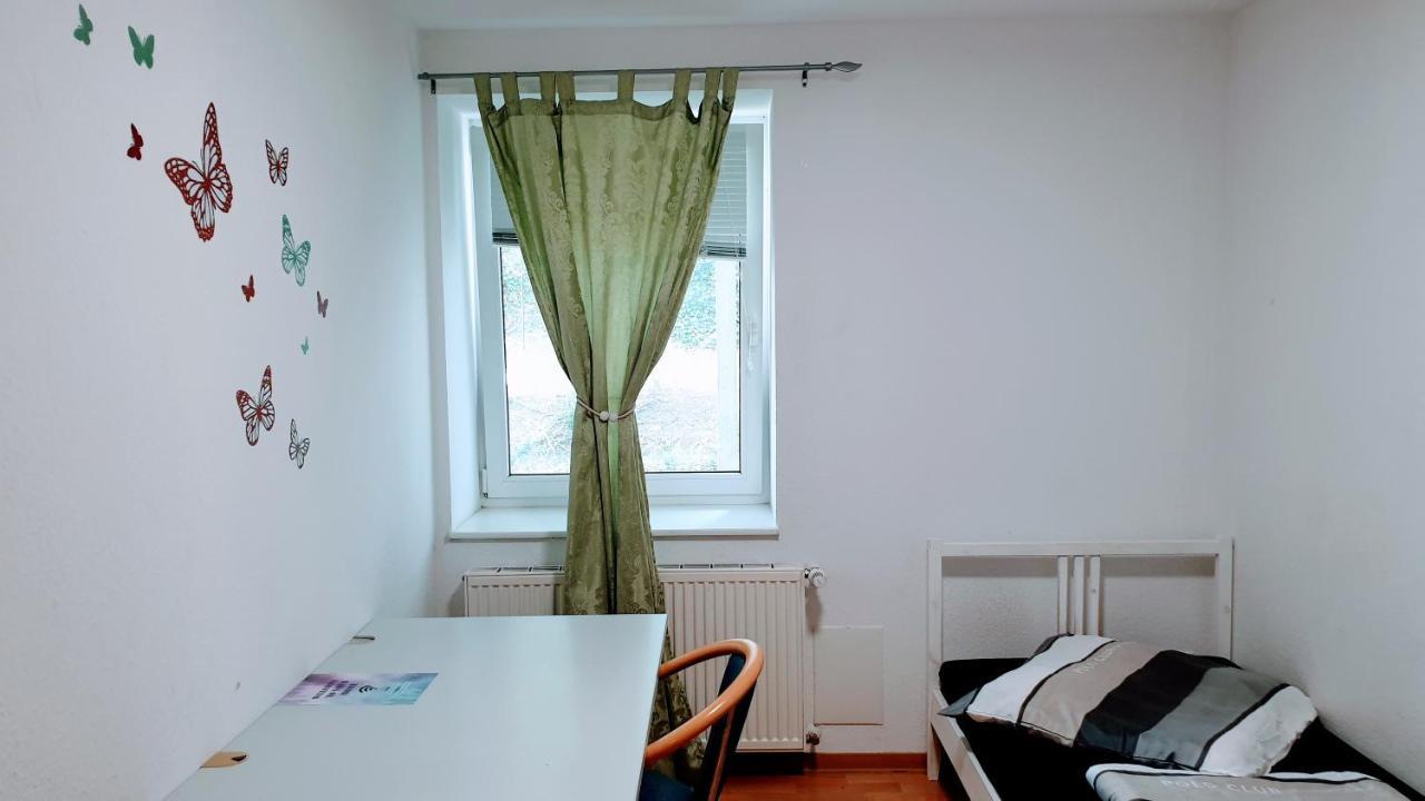 Budget Rooms In Halle With Shared Bathroom, Free Wifi, Netflix & Ipad Kültér fotó