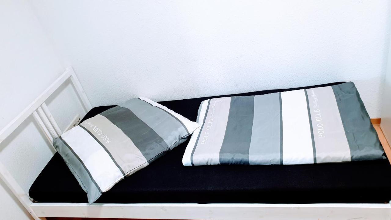 Budget Rooms In Halle With Shared Bathroom, Free Wifi, Netflix & Ipad Kültér fotó