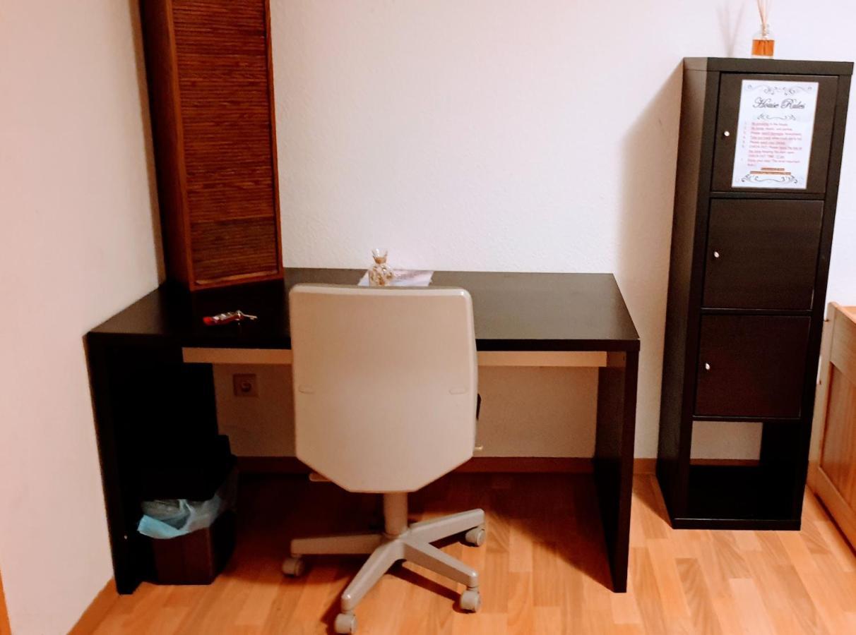 Budget Rooms In Halle With Shared Bathroom, Free Wifi, Netflix & Ipad Kültér fotó