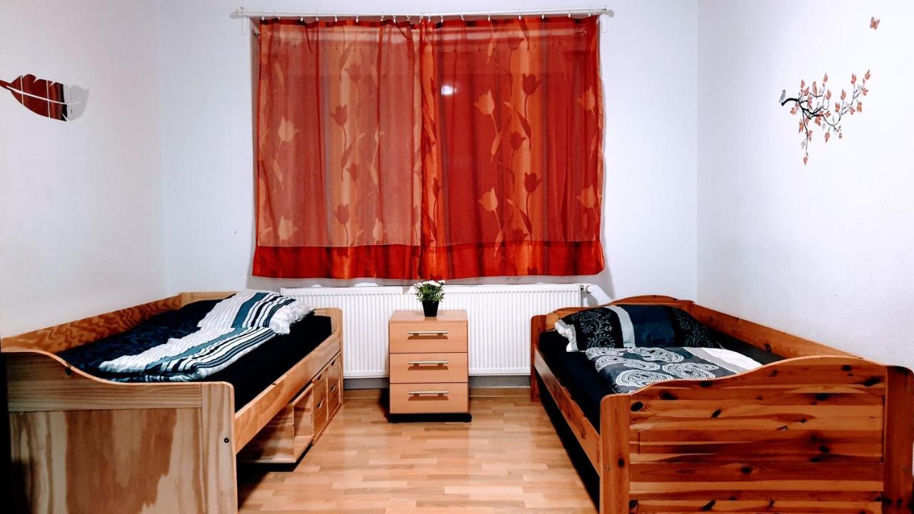 Budget Rooms In Halle With Shared Bathroom, Free Wifi, Netflix & Ipad Kültér fotó